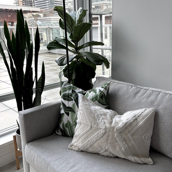 H&M | Leaf Print Throw Pillow cases - Picture 2 of 4